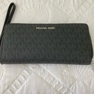 Michael Kors Wallet lightly used